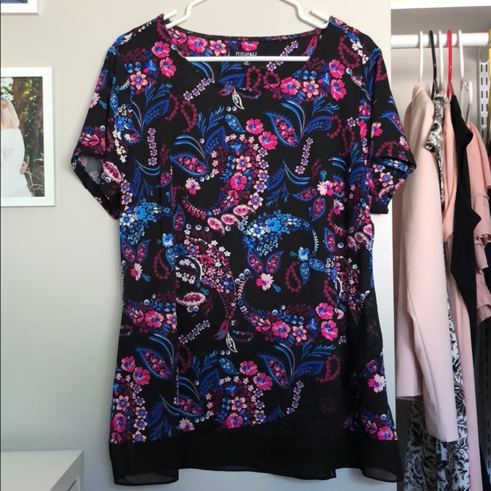 ⚫️donating 12/11 Floral Top